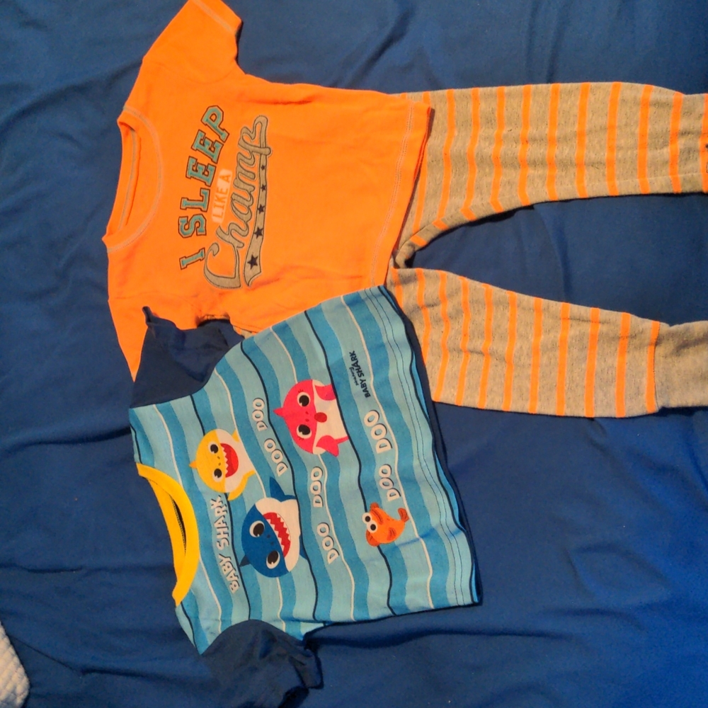 Carter's sleep set with PinkFong bonus shirt 24month